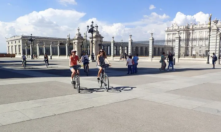 Madrid City Tour | Regular Bike | Reduced Groups