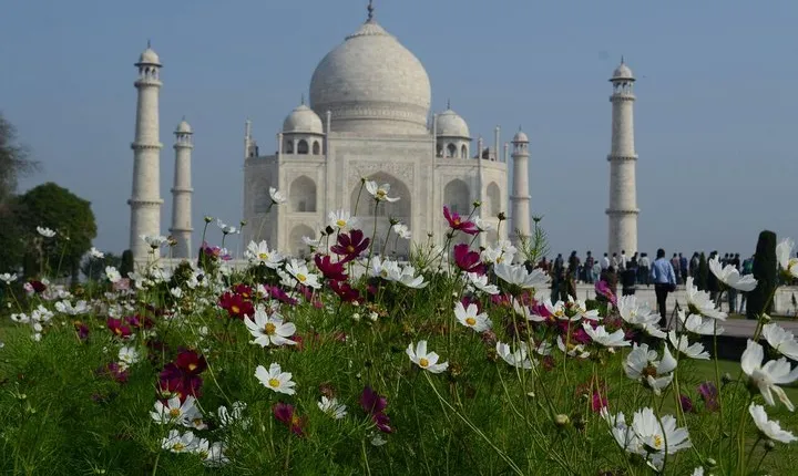 Delhi to Agra and Taj Mahal Private Day Trip by Express Train with Lunch