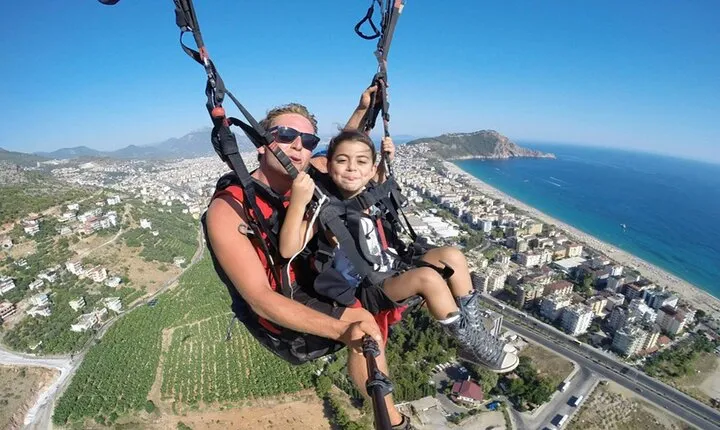 Tandem Paragliding Tour in Alanya with Roundtrip Transfer