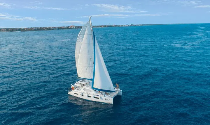 Half-Day Luxury Sailing Experience in Tulum with Open Bar