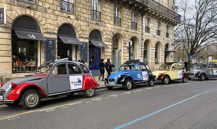 Private City Tour of Bordeaux in a Citroën 2CV - 45min