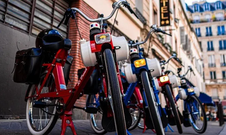 Private Tour of Intellectual Paris with vintage French Bikes