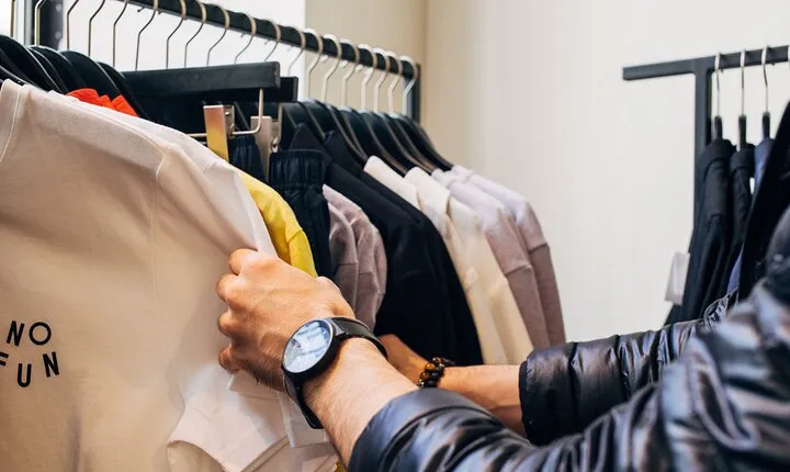 Paris Private Shopping Spree & Walking Tour with a Local Guide