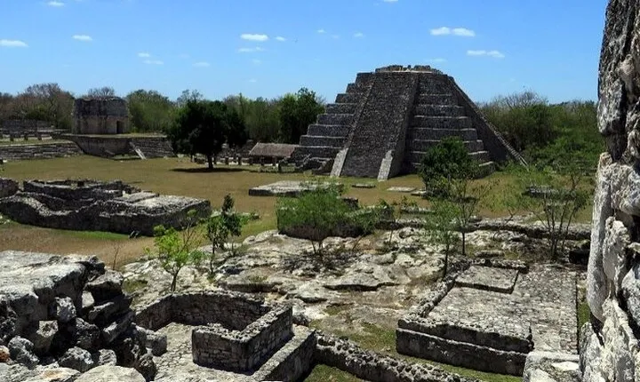Tour to Calakmul and Balamkú. From Campeche