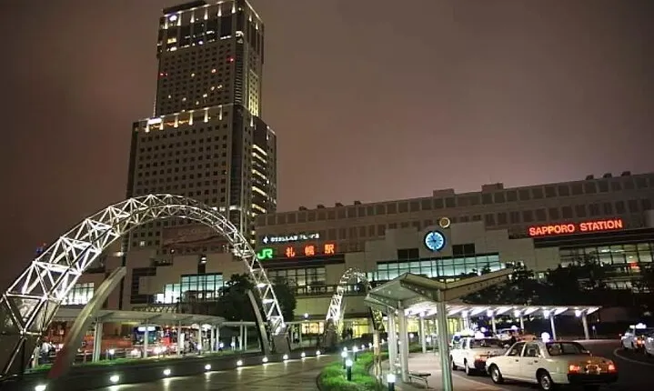 Hokkaido Day Tour from Sapporo: Asahiyama Zoo, Blue Pond Japan