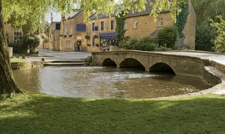 9 Hour Day Tour Cotswold's Villages from London