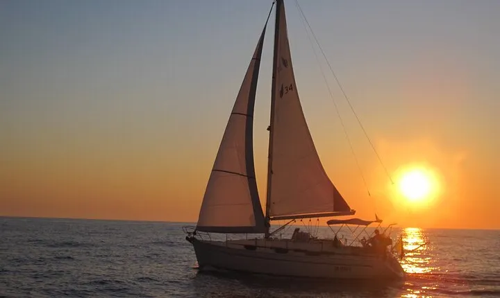 Bari sailing cruise in search of dolphins