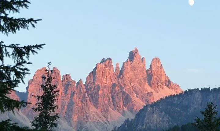 Daily tours in the Dolomites with departure and arrival in Cortina d'Ampezzo