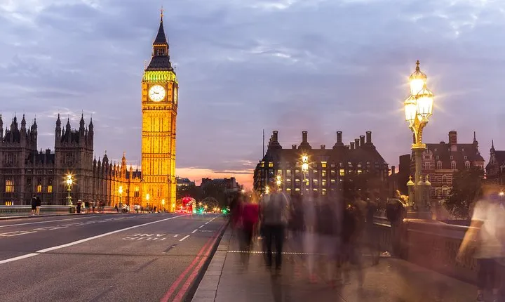 London by Night Independent Sightseeing Tour with Private Driver
