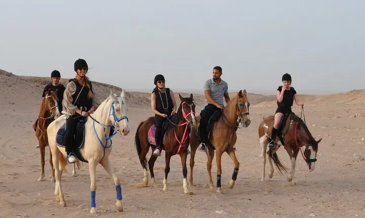 1 Hour horse Ride and Jeep adventure with stargazing -Hurghada