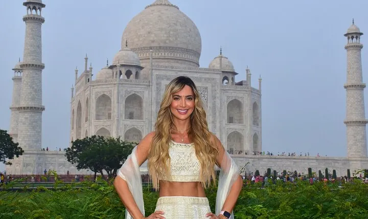 Taj Mahal Day Tour with Fatehpur Sikri From Delhi