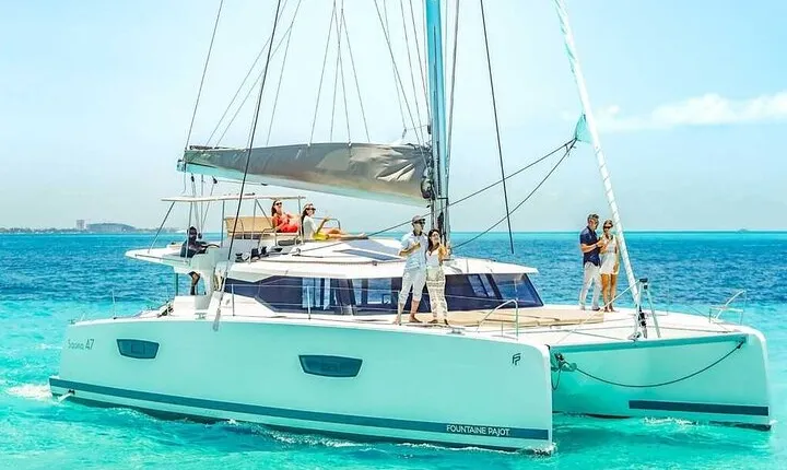 Luxury Catamaran Privilege to Isla Mujeres + Open Bar VIP