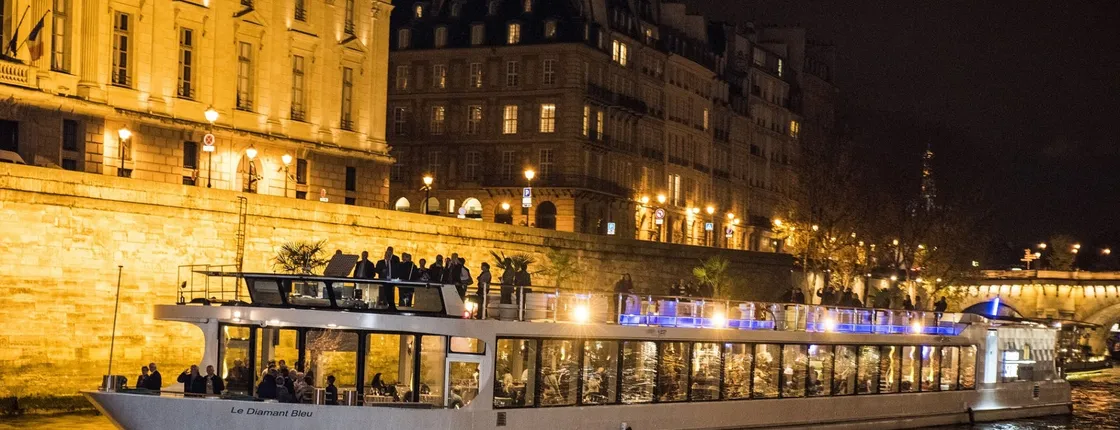 Gourmet dinner cruise with live music and dance floor in Paris