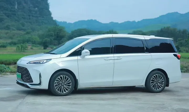 Lijiang or Shuhe hotel to Lijiang Sanyi International Airport (LJG)