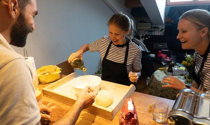 Venice: Cooking Experience with Guitar Concert in my Kitchen!
