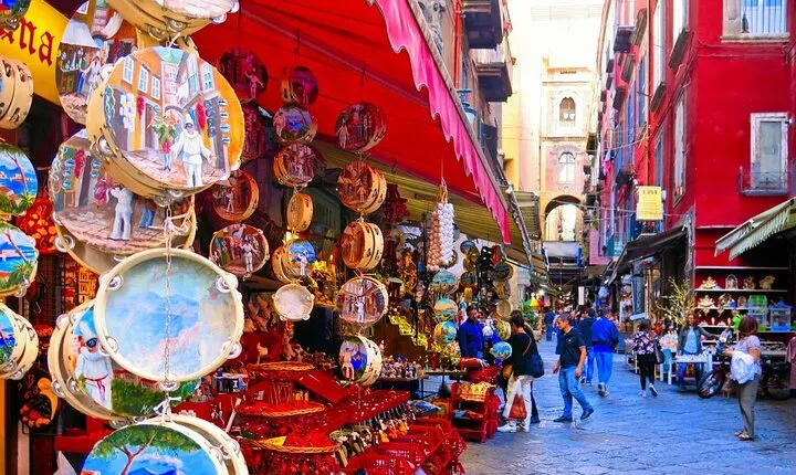 4H Naples Historic Center Tour with Underground Ruins Incl.