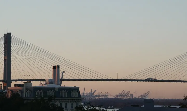 Savannah Bar Crawl by the Bridge