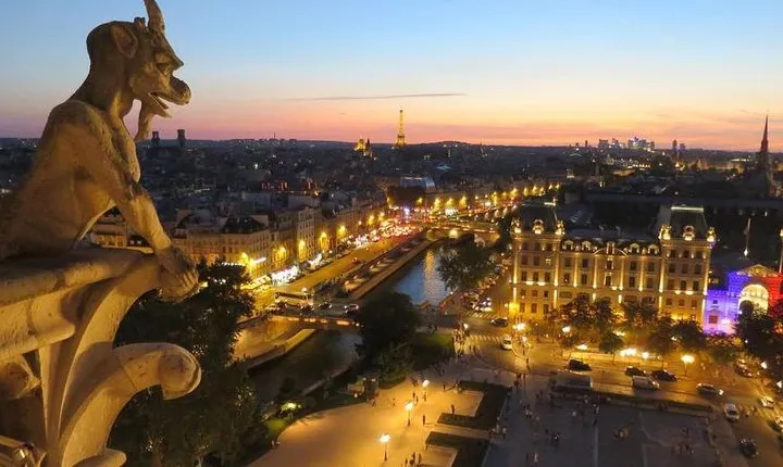 Paris until the heart of the night