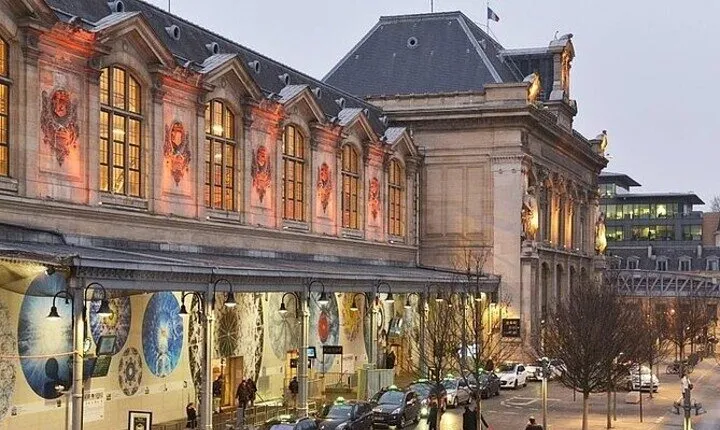 Private Arrival Transfer from Train Station to Hotel in Paris