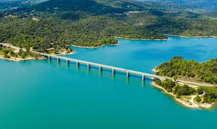 Provence Countryside, Medieval Villages and Lake Private Tour