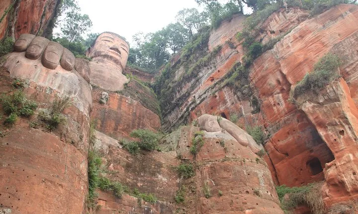 1-Day Chengdu Layover Tour: Leshan Giant buddha with Round Airport Transfer