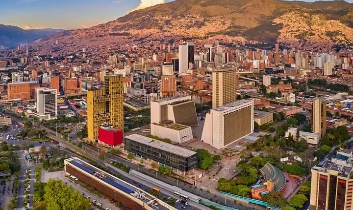 Private City Tour of Medellin with Metrocable and Commune 13
