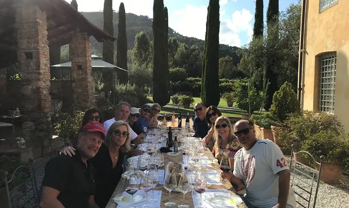 Wine tasting in Lucca "at home" with expert sommelier - 5 wines