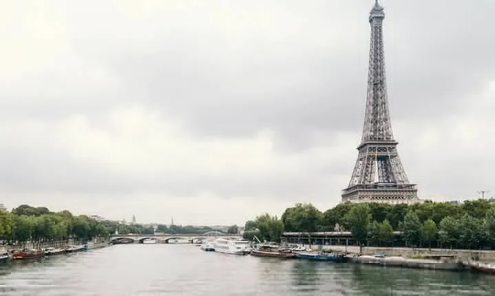Transfer and Full Day Private Tour in Paris with Lunch Cruise