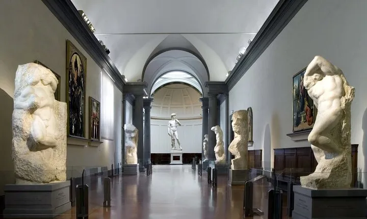 Skip-the-Line Accademia Guided Visit: David Secrets and Beyond