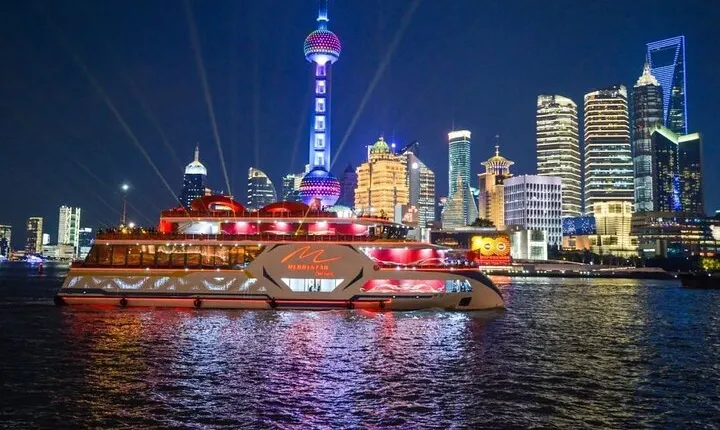 Private Shanghai Night River Cruise and Hot Pot Dining Experience