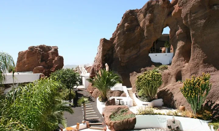 Private Luxury Full Day Tour of North Lanzarote: Hotel or Cruise port pick-up