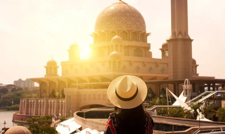 Private Half-Day Putrajaya Tour with Lake Cruise from Kuala Lumpur