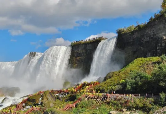 Niagara Falls USA winter tour with Cave of the Winds & Aquarium