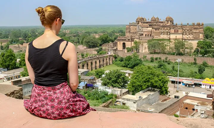6-Day India Tour: Delhi, Agra, Orchha, Khajuraho & Varanasi