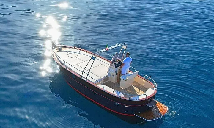 Capri Boat Tour: La Dolce Vita con capitan Danilo