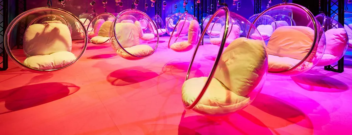 Bubble Planet Immersive Experience with VR Technology