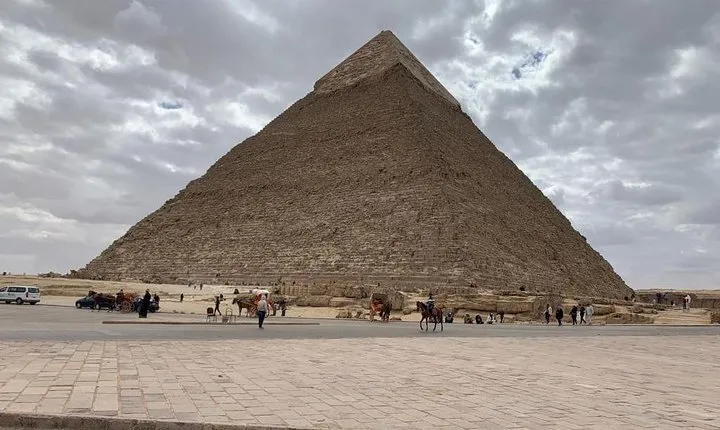 Hurghada Cairo visiting the pyramids one day by bus