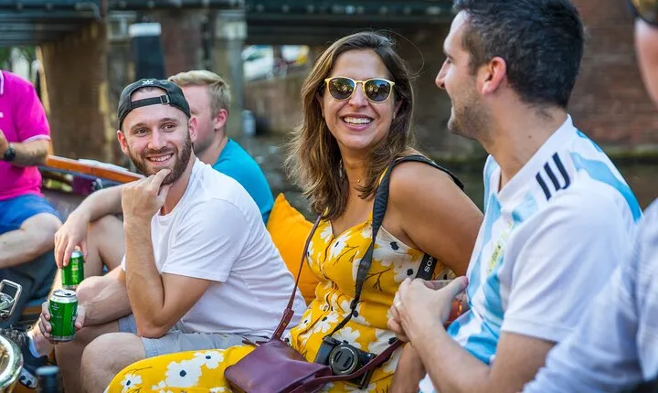 Amsterdam 1-Hour Canal Cruise With Live Guide