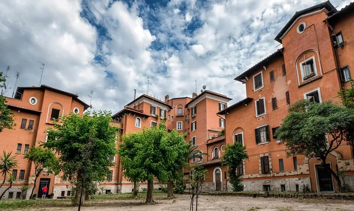 Photo Tour in Garbatella, the neighborhood of garden houses