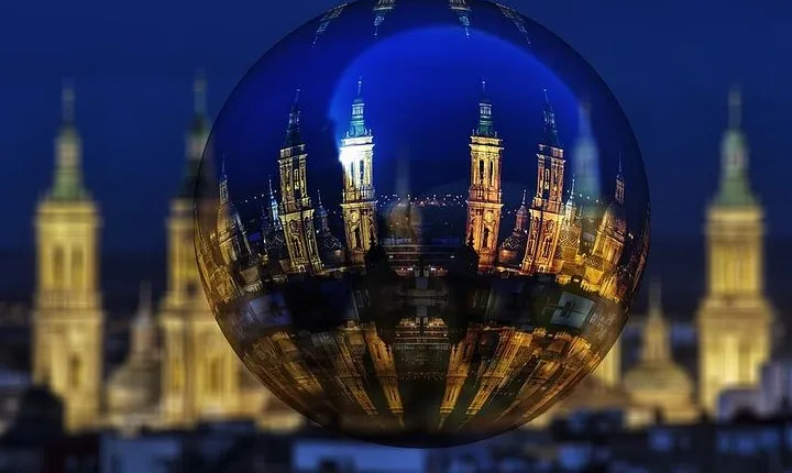 Zaragoza Private Walking Tour with official Tour Guide