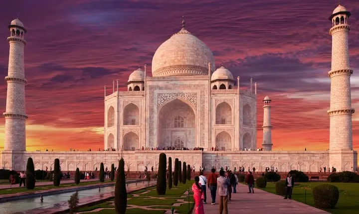 Agra Overnight and Taj Mahal Sunrise Trip From Delhi by Car