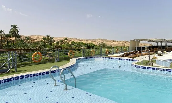 A day from Luxor to Safaga with accommodation and visiting Utopia