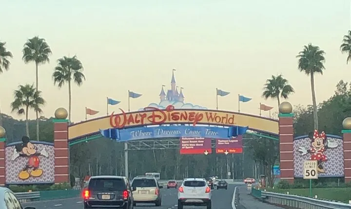 Orlando Airport MCO: Private Transfer to Disney and Universal