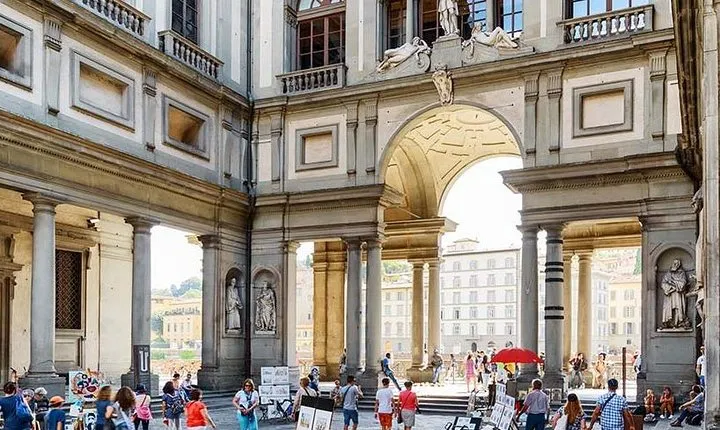 Uffizi Exclusive : Small-Group Guided Tour with Priority Entrance