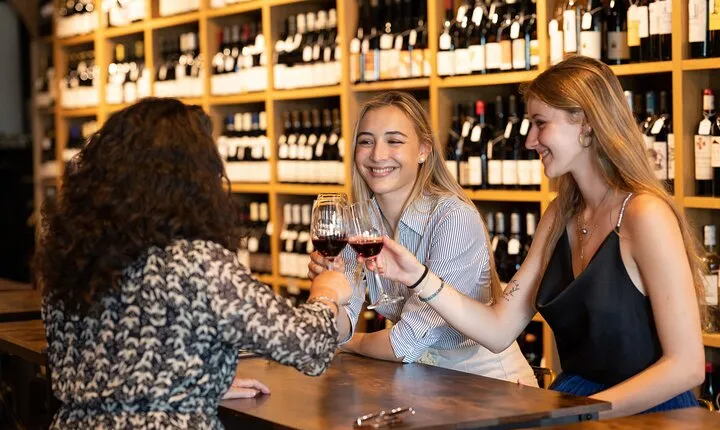 Bordeaux Food Tour in the Wine District : Discover what makes Bordeaux so famous