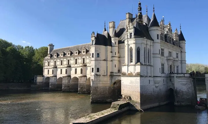 Loire Valley's Castles Chambord and Chenonceau Private Tour