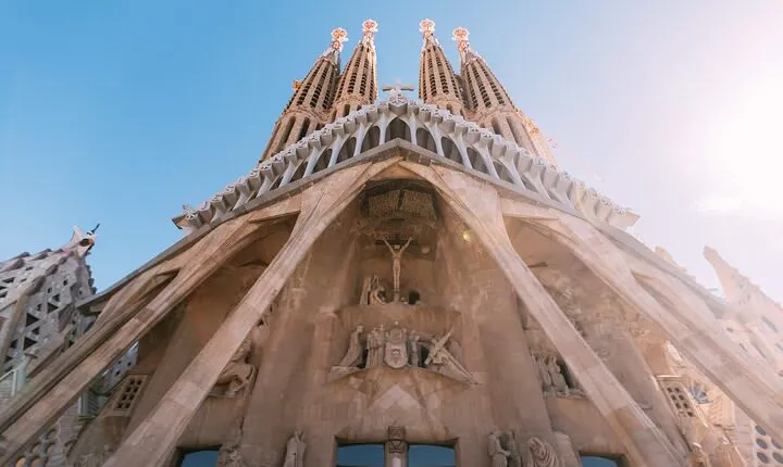 Barcelona: Sagrada Familia Semi-Private Guided Tour