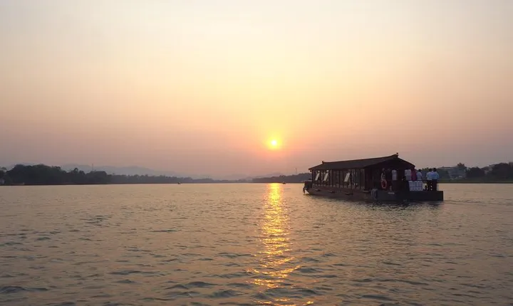 Dinner cruise on Perfume river and Forbidden city visit
