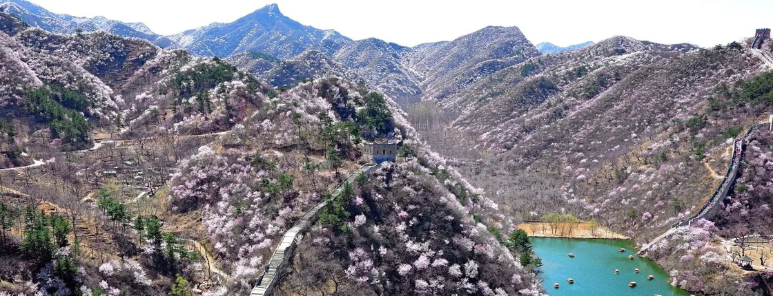 Huanghuacheng Water Wall with chartered boat and Olympic Park tour