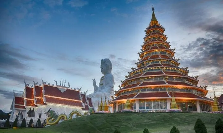 From Chiang Mai: Chiang Rai White Blue Red Temples Day Tour